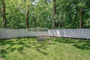 Charming Edwardsville Home: Walk to Downtown!