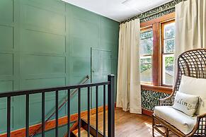 Charming Edwardsville Home: Walk to Downtown!