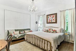 Charming Edwardsville Home: Walk to Downtown!