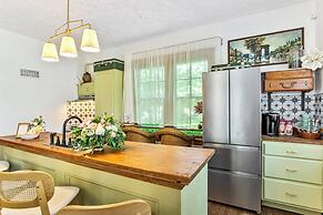 Charming Edwardsville Home: Walk to Downtown!
