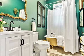 Charming Edwardsville Home: Walk to Downtown!