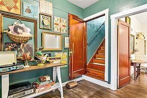 Charming Edwardsville Home: Walk to Downtown!