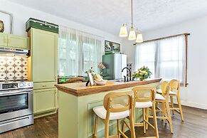 Charming Edwardsville Home: Walk to Downtown!