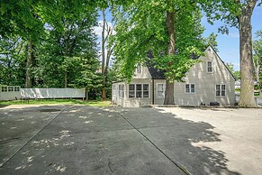 Charming Edwardsville Home: Walk to Downtown!
