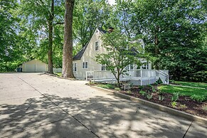 Charming Edwardsville Home: Walk to Downtown!