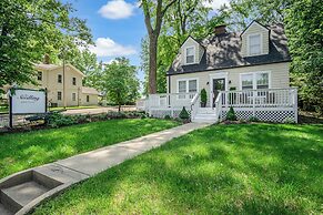 Charming Edwardsville Home: Walk to Downtown!