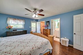 Rustic Russell Springs Home Near Marina & Lake!