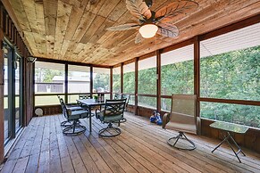 Rustic Russell Springs Home Near Marina & Lake!
