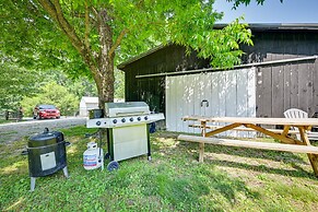Rustic Russell Springs Home Near Marina & Lake!