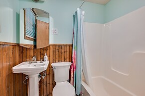 Rustic Russell Springs Home Near Marina & Lake!