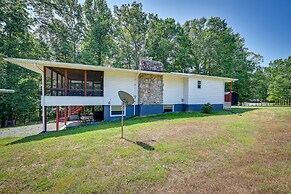 Rustic Russell Springs Home Near Marina & Lake!