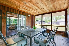 Rustic Russell Springs Home Near Marina & Lake!