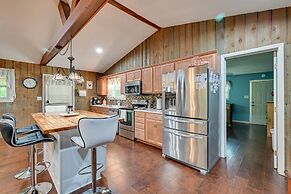 Rustic Russell Springs Home Near Marina & Lake!