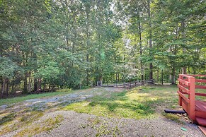 Rustic Russell Springs Home Near Marina & Lake!