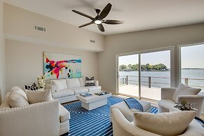 Cedar Creek Lake Views: Gorgeous Mabank House!