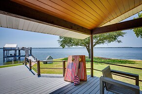 Cedar Creek Lake Views: Gorgeous Mabank House!
