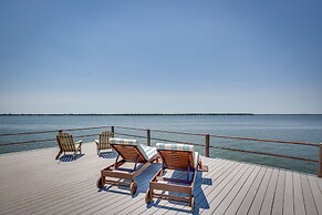Cedar Creek Lake Views: Gorgeous Mabank House!