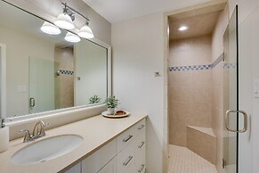 Cedar Creek Lake Views: Gorgeous Mabank House!