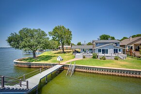 Cedar Creek Lake Views: Gorgeous Mabank House!