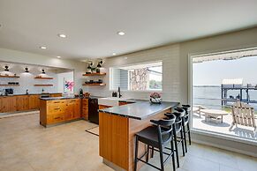 Cedar Creek Lake Views: Gorgeous Mabank House!