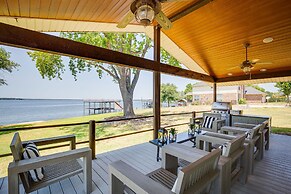 Cedar Creek Lake Views: Gorgeous Mabank House!