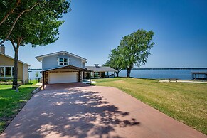 Cedar Creek Lake Views: Gorgeous Mabank House!