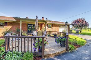 Russell Springs Getaway, 10 Mi to Lake Cumberland!