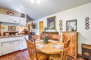 Russell Springs Getaway, 10 Mi to Lake Cumberland!