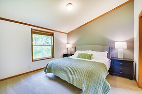 Sarona Serenity: Lakeside Retreat w/ Boat Dock!