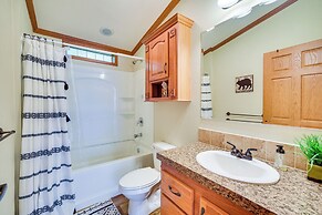 Sarona Serenity: Lakeside Retreat w/ Boat Dock!