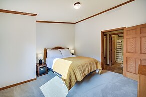 Sarona Serenity: Lakeside Retreat w/ Boat Dock!