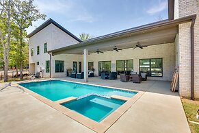 Luxe Waterfront Home in Malakoff w/ Pool + Hot Tub