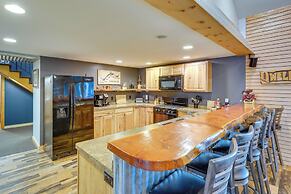 Spacious Old Forge Condo w/ Patio & Fire Pit!