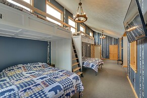 Spacious Old Forge Condo w/ Patio & Fire Pit!