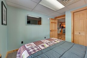 Spacious Old Forge Condo w/ Patio & Fire Pit!