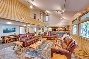 Spacious Old Forge Condo w/ Patio & Fire Pit!