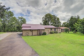 Peaceful Bronston Getaway w/ Fire Pit & Lake Views