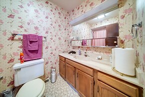 Cleveland Area Retreat Near Lake Erie