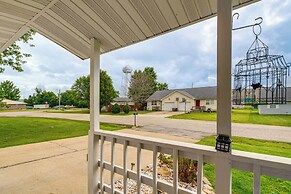 Charming St James Home Near Maramec Spring Park!