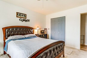 Charming St James Home Near Maramec Spring Park!
