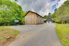 A-frame Log Home w/ Game Room Near Lake George!