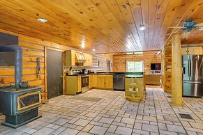 A-frame Log Home w/ Game Room Near Lake George!