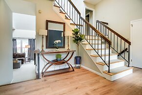 3 Mi to Downtown: Inviting Lancaster Home!