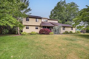 3 Mi to Downtown: Inviting Lancaster Home!