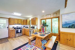 Dog-friendly Blowing Rock Chalet w/ Stunning Views