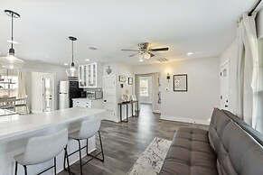 Modern Del Valle Vacation Rental w/ Deck & Views!