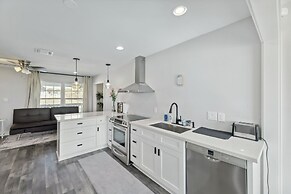 Modern Del Valle Vacation Rental w/ Deck & Views!