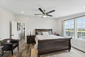 Modern Del Valle Vacation Rental w/ Deck & Views!