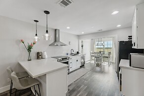 Modern Del Valle Vacation Rental w/ Deck & Views!