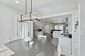 Modern Del Valle Vacation Rental w/ Deck & Views!